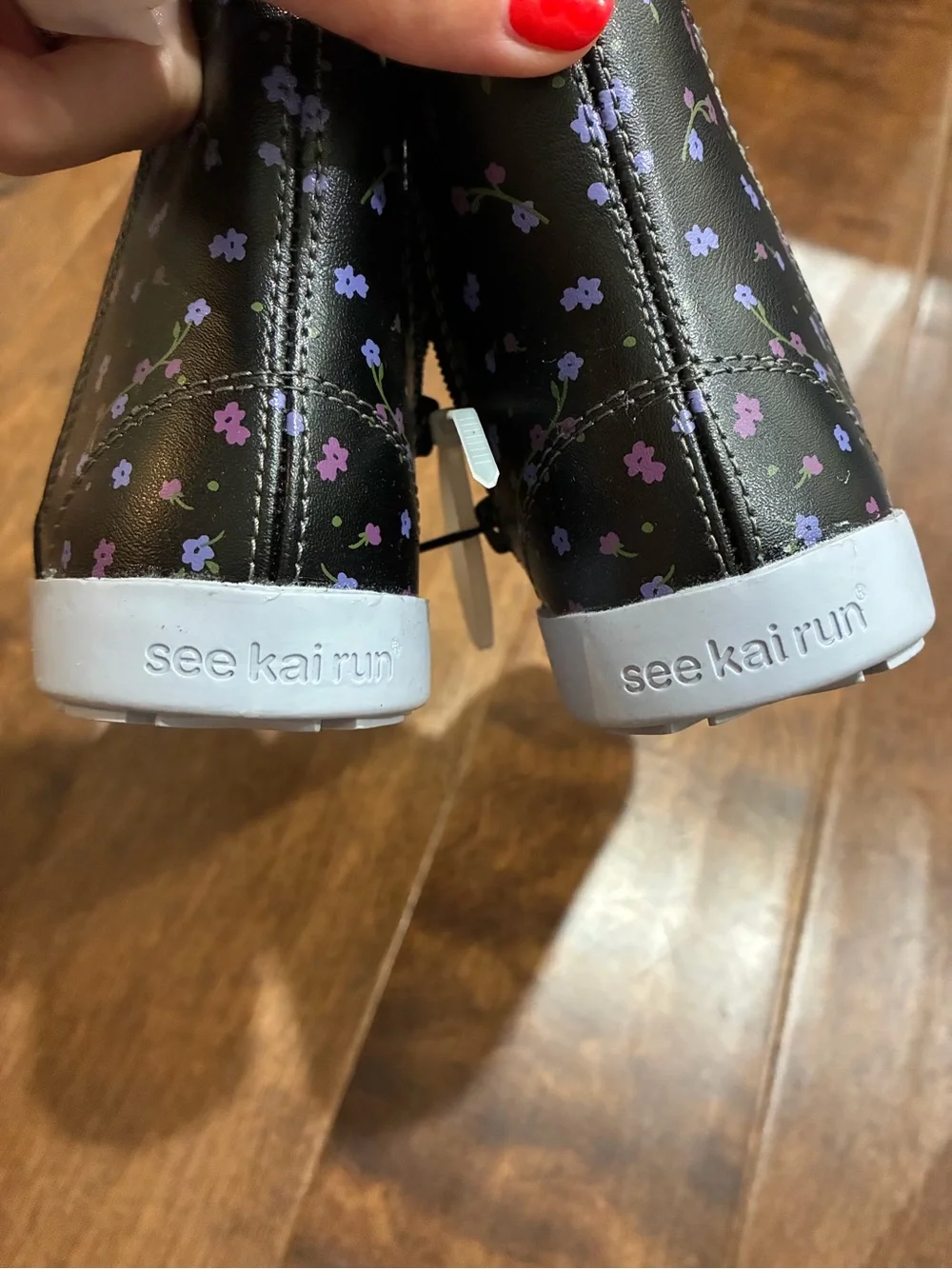 See Kai Run Keegan ll Black Floral Chelsea Boot NEW size 10 toddler